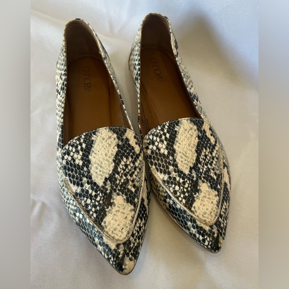 Abound Snakeskin pointed toe flats
